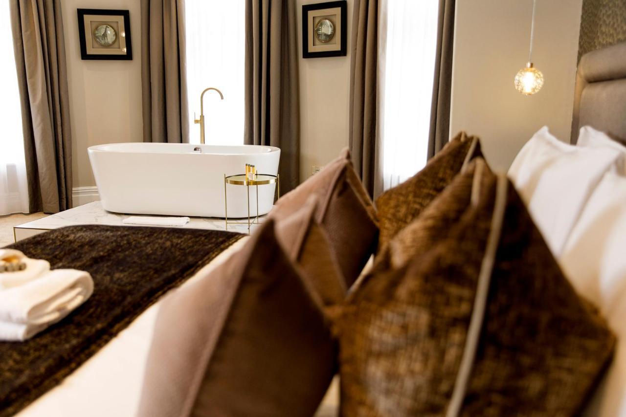 Lanelay Hall Hotel & Spa Hensol Dış mekan fotoğraf A suite at the hotel