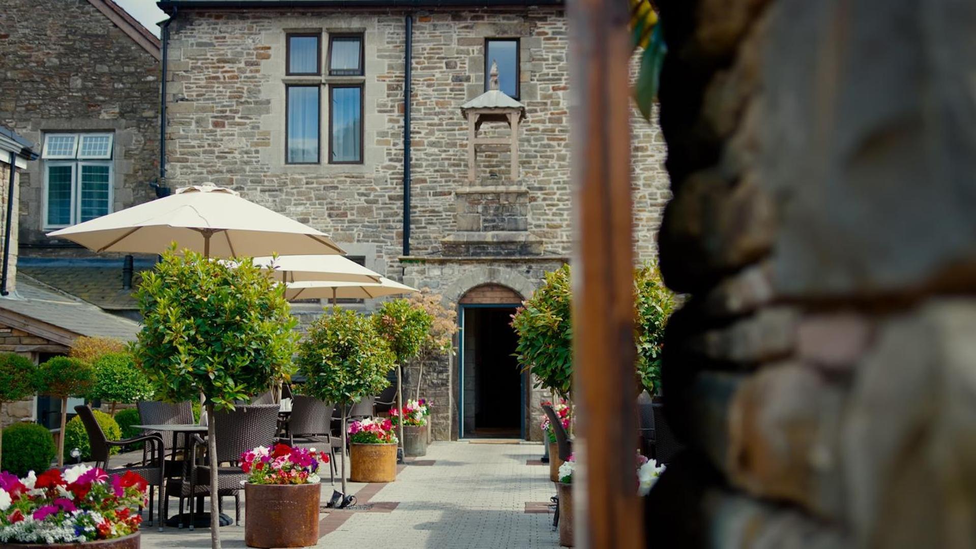 Lanelay Hall Hotel & Spa Hensol Dış mekan fotoğraf The courtyard at The Old Bank Hotel